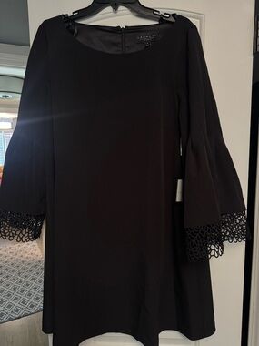 Laundry By Shelli Segal Black Long-Sleeve Shift Dress with Lace Cuffs
